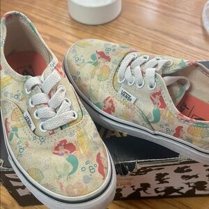 Vans Kids Sneakers with Ariel Print - Cream and Red